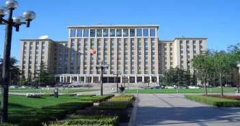 Tsinghua_University_-_Square_building